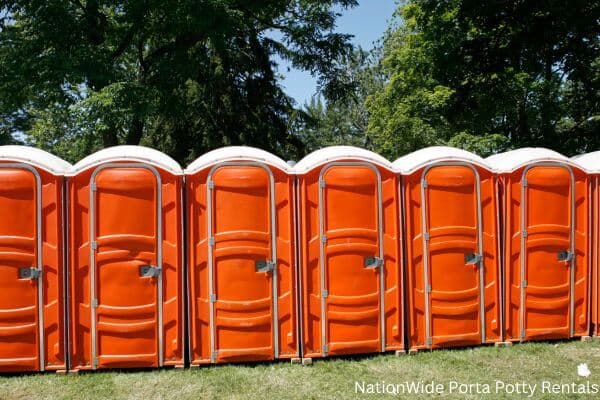 a lineup of clean and well-maintained portable loos for workers in Pleasant Hill, OR